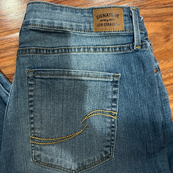 Levi Classic Blue Jeans - Picture 3 of 3